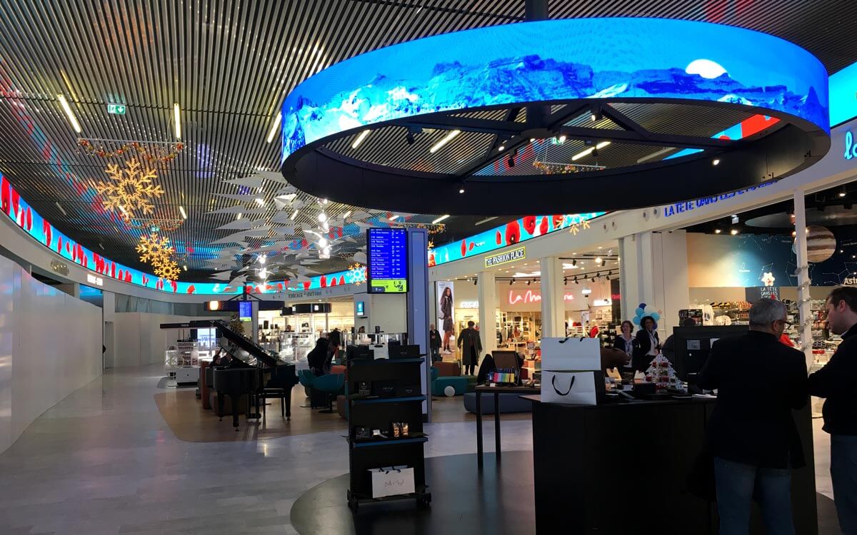 Écrans LED flexibles, aéroport de Blagnac | © Vega France